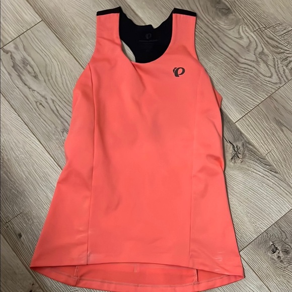 Pearl Izumi peach top with built in bra. Pretty and stylish. Size XS - Picture 1 of 7